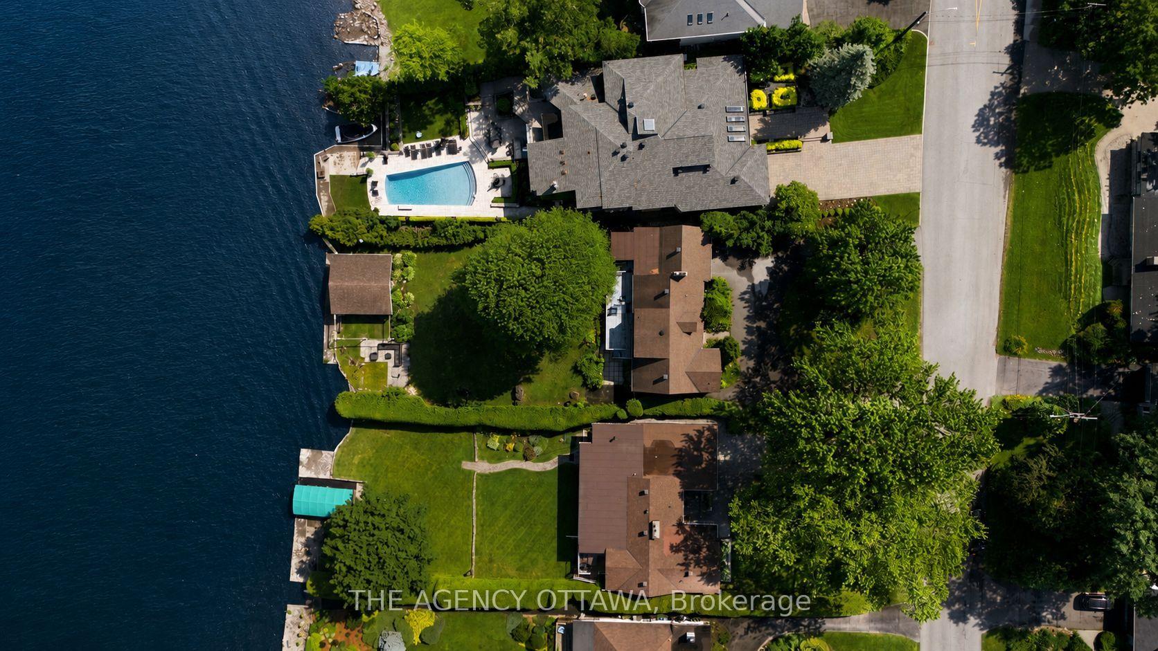 Photo 13 of 3651 Revelstoke Drive, Ottawa, Mooneys Bay/Revelstoke — HOMEH