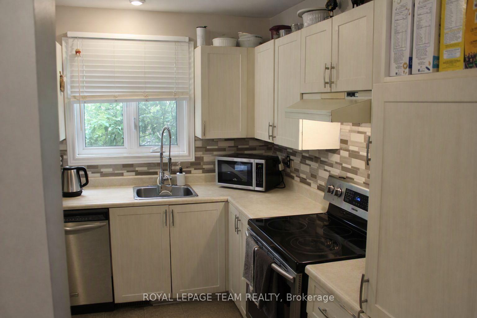 Photo 11 of 503 Sidney Drive SE, Ottawa, Fallingbrook/Pineridge — HOMEH