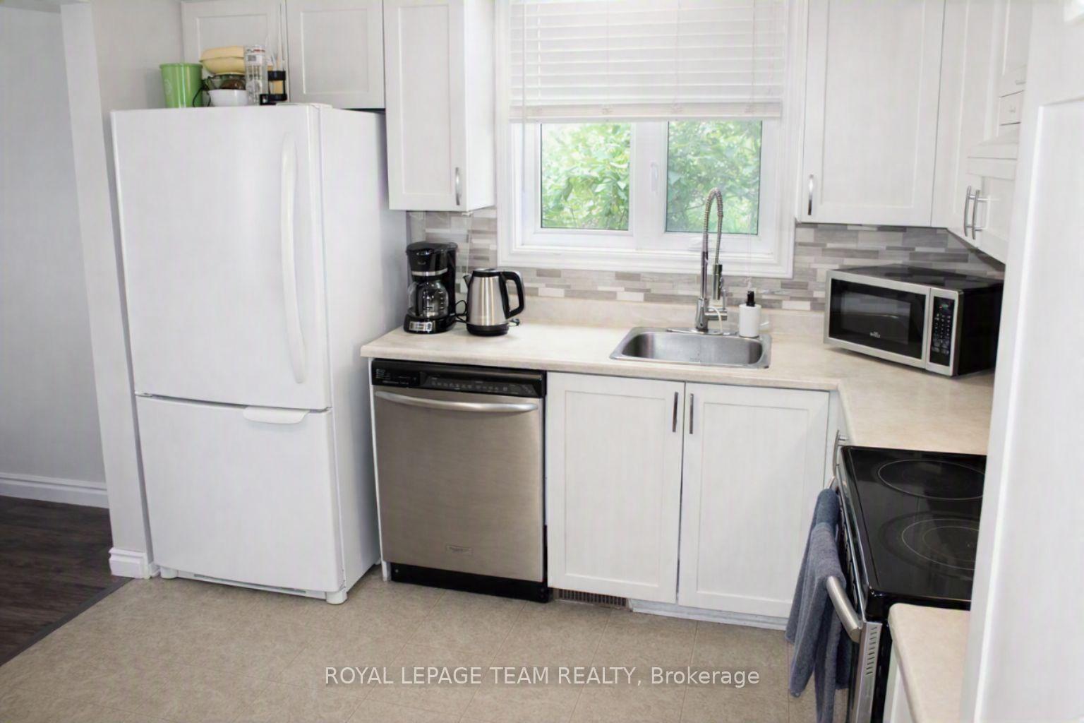 Photo 13 of 503 Sidney Drive SE, Ottawa, Fallingbrook/Pineridge — HOMEH