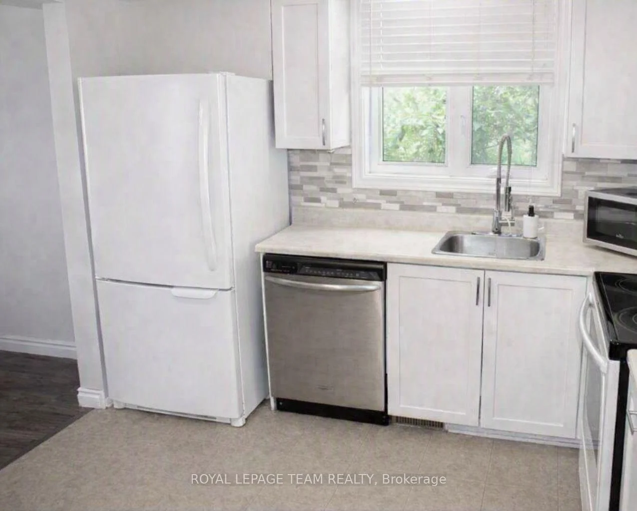 Photo 10 of 503 Sidney Drive SE, Ottawa, Fallingbrook/Pineridge — HOMEH
