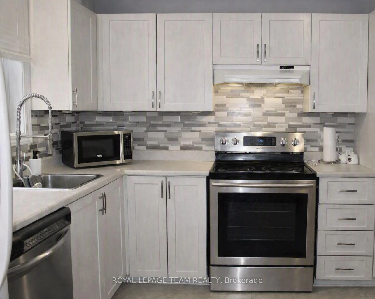 Photo 12 of 503 Sidney Drive SE, Ottawa, Fallingbrook/Pineridge — HOMEH