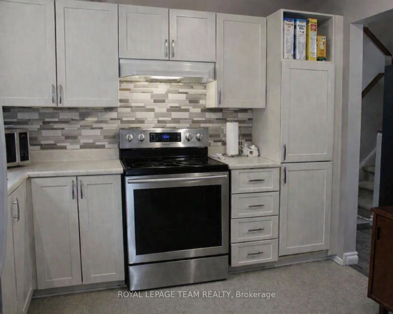 Photo 14 of 503 Sidney Drive SE, Ottawa, Fallingbrook/Pineridge — HOMEH