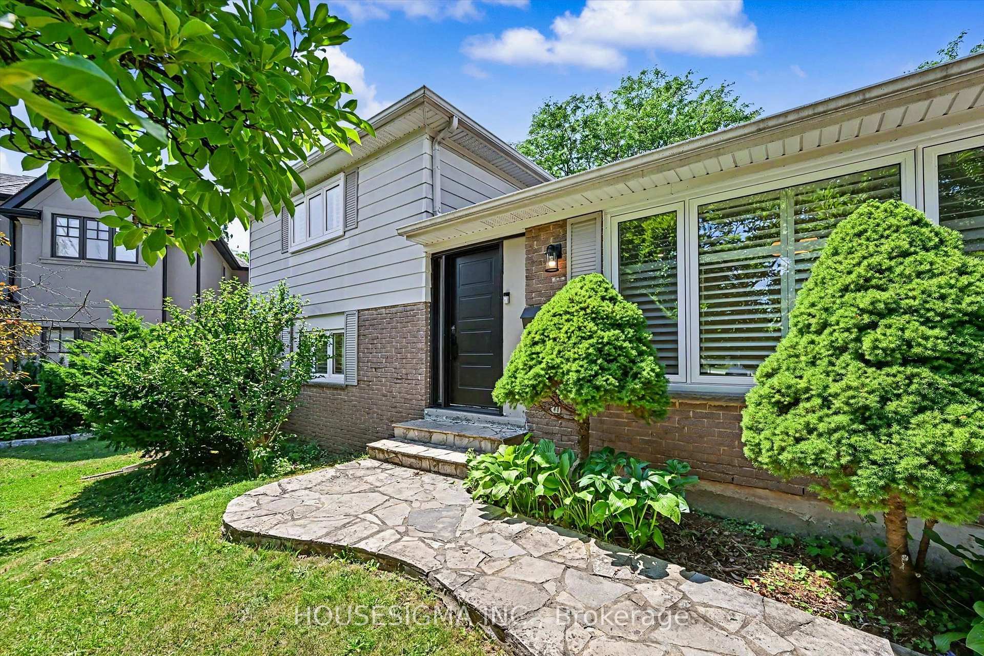 Photo 2 of 444 Withnell Crescent, Oakville, West — HOMEH