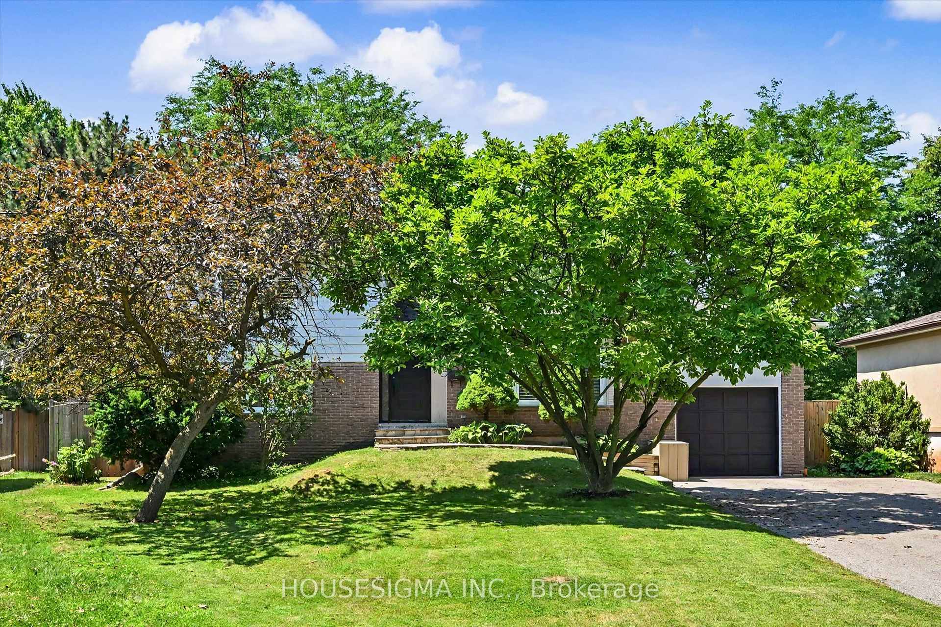 Photo 3 of 444 Withnell Crescent, Oakville, West — HOMEH