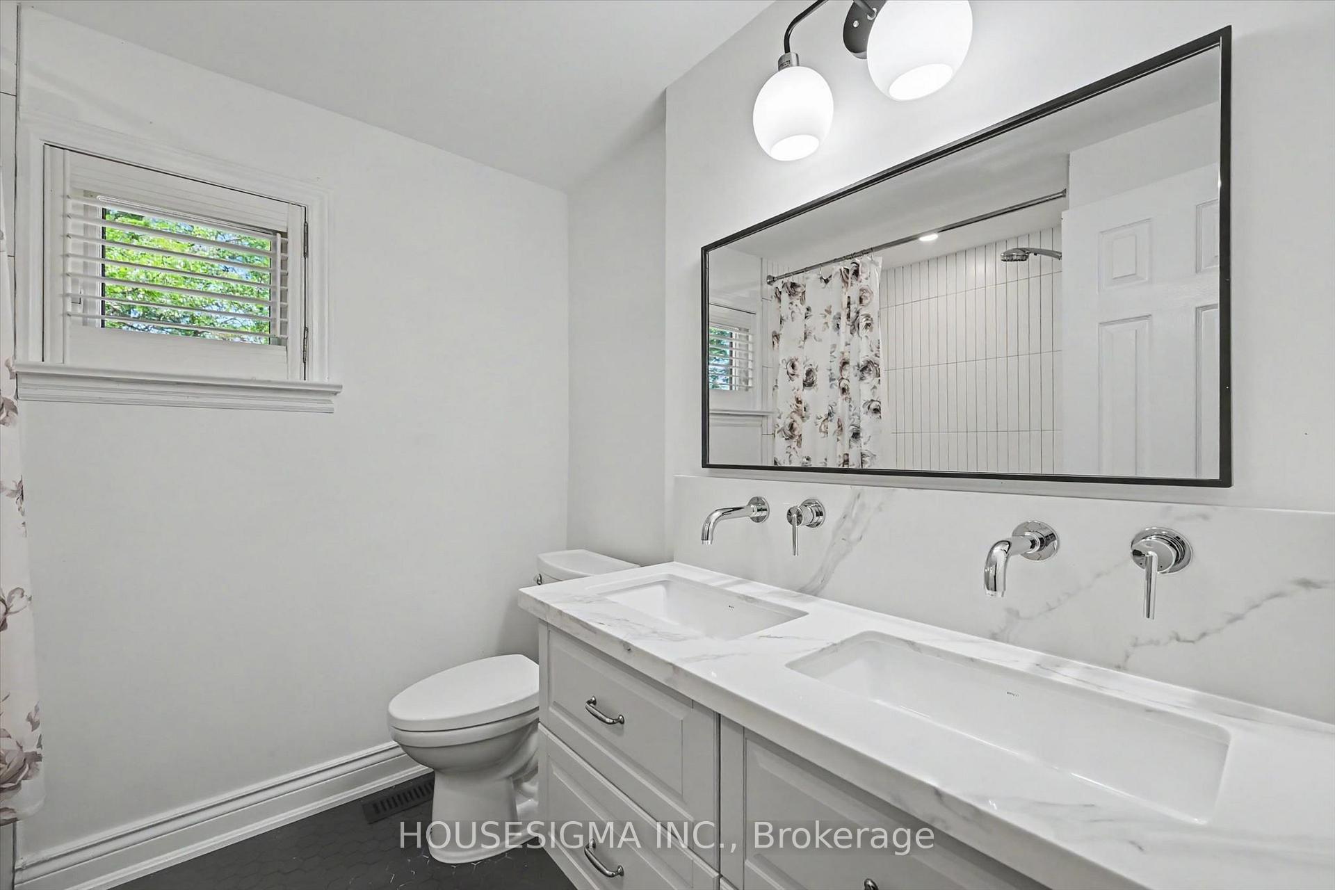 Photo 18 of 444 Withnell Crescent, Oakville, West — HOMEH