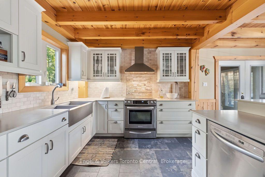 Photo 7 of 726 Browning Island, Bracebridge, Muskoka (N) — HOMEH