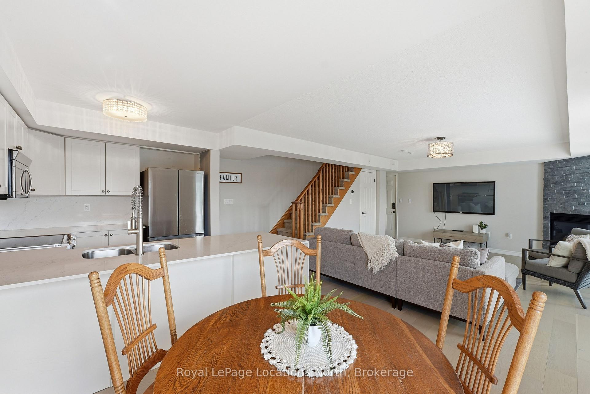 Photo 21 of 24 Joseph Trail, Collingwood — HOMEH