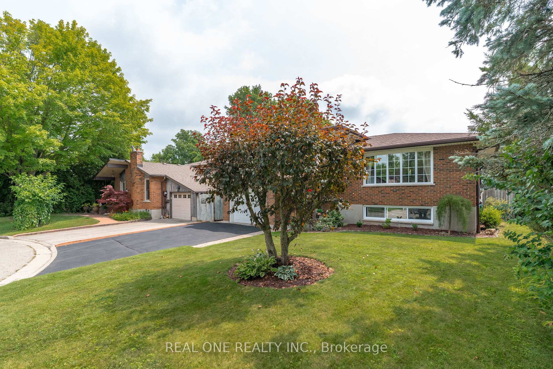 Photo 3 of 111 Glenburnie Drive, Guelph, Grange Road — HOMEH
