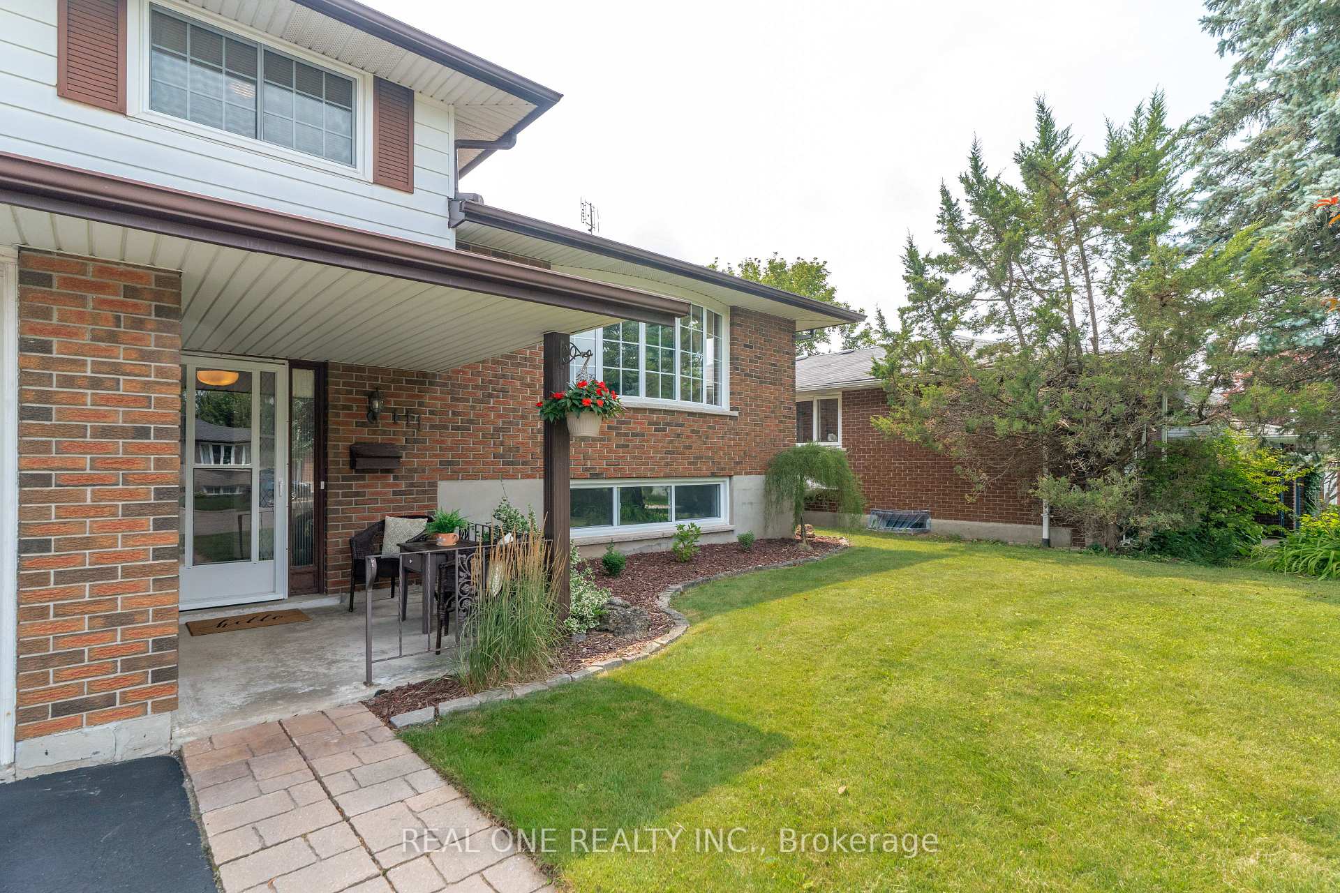 Photo 4 of 111 Glenburnie Drive, Guelph, Grange Road — HOMEH