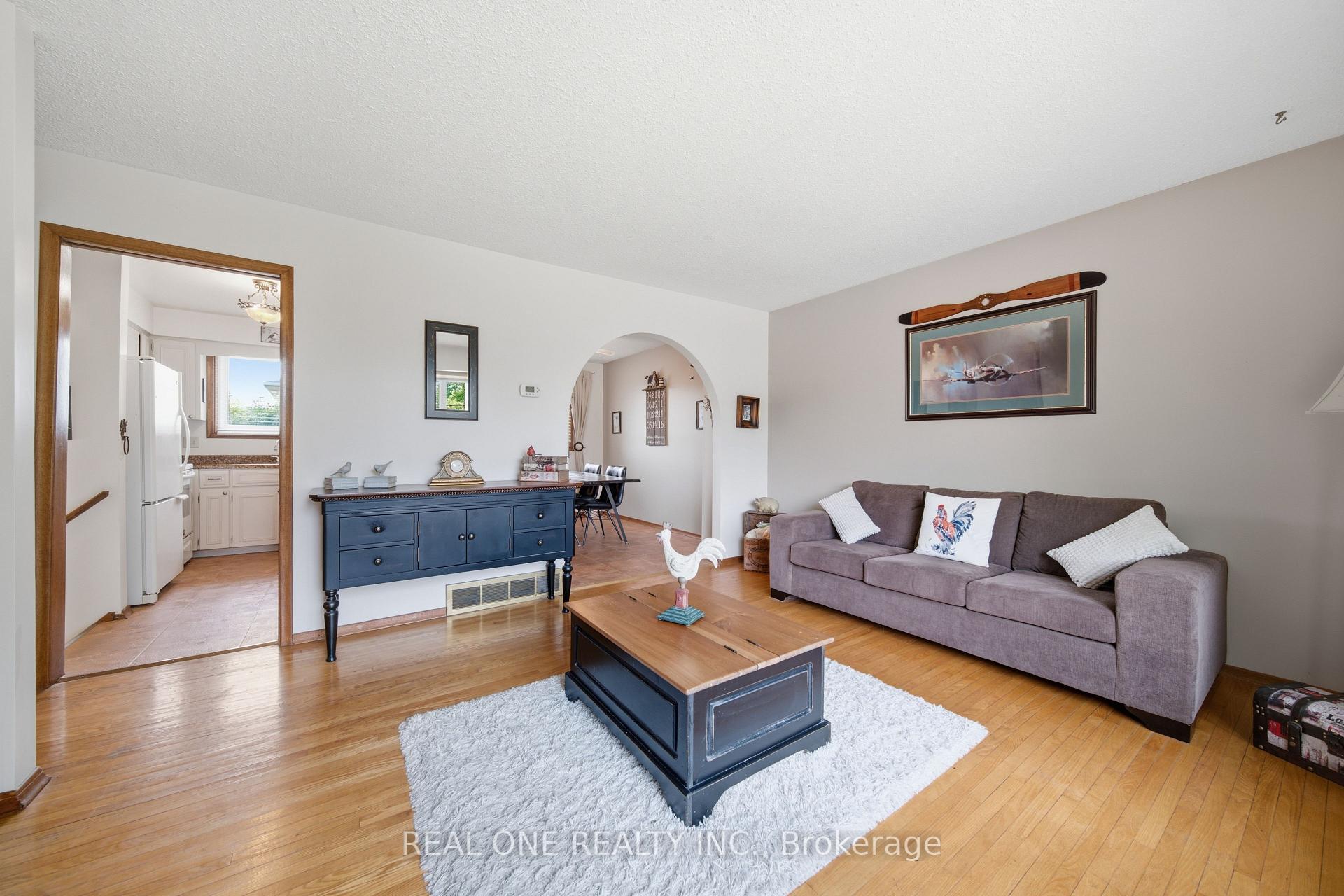 Photo 17 of 111 Glenburnie Drive, Guelph, Grange Road — HOMEH