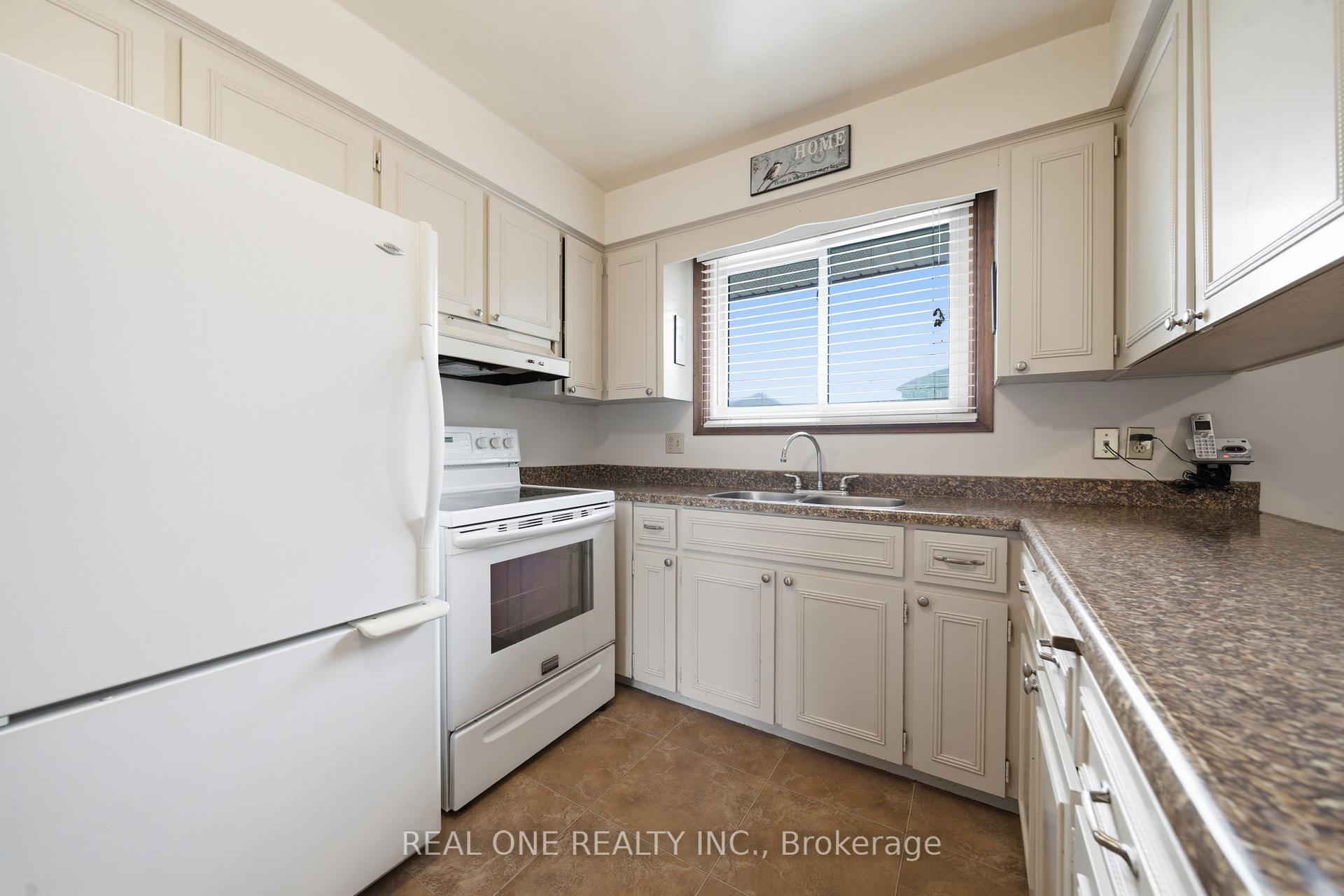 Photo 20 of 111 Glenburnie Drive, Guelph, Grange Road — HOMEH