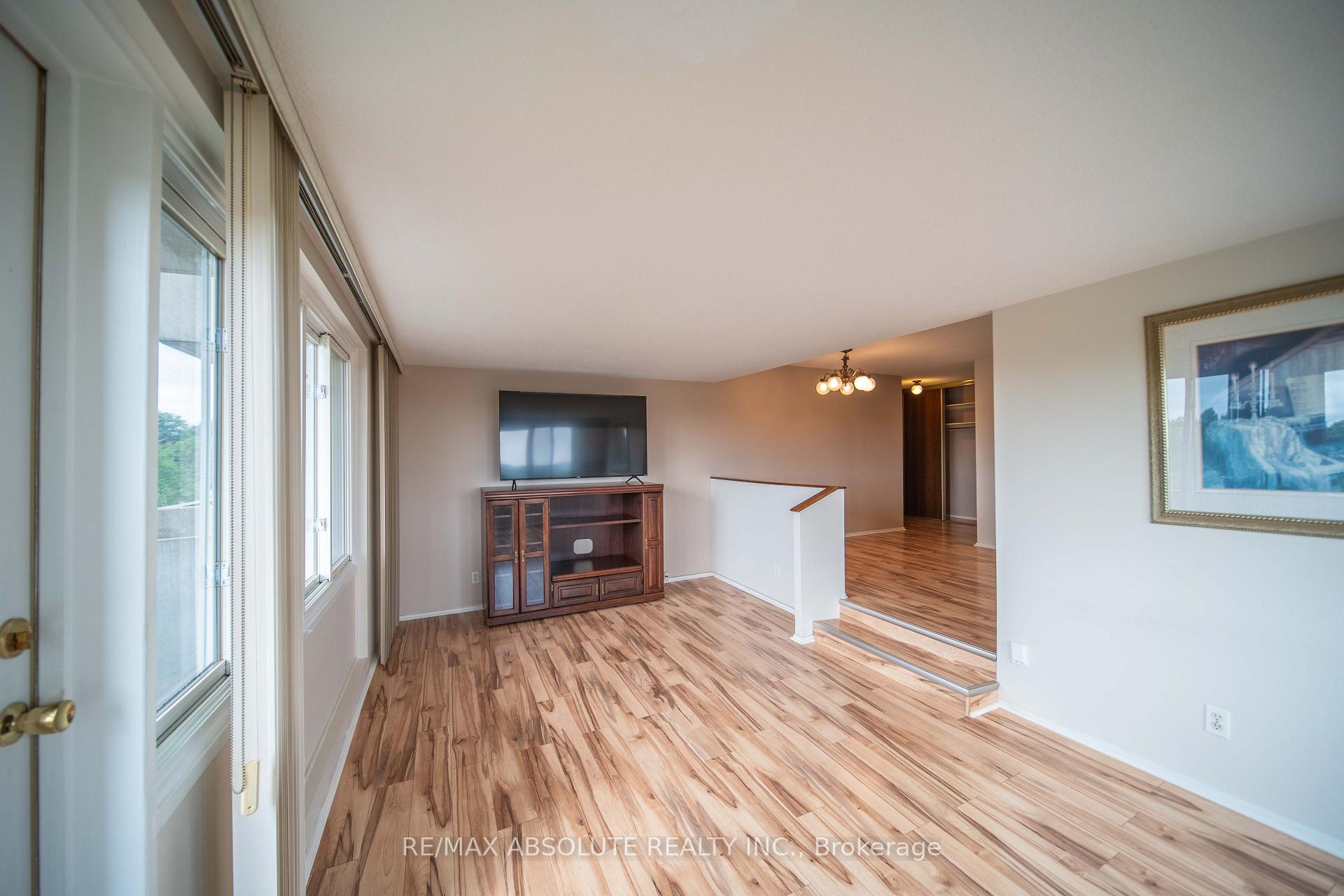 Photo 15 of Unit 709, 1599 Lassiter Terrace, Ottawa, Beaconwood — HOMEH