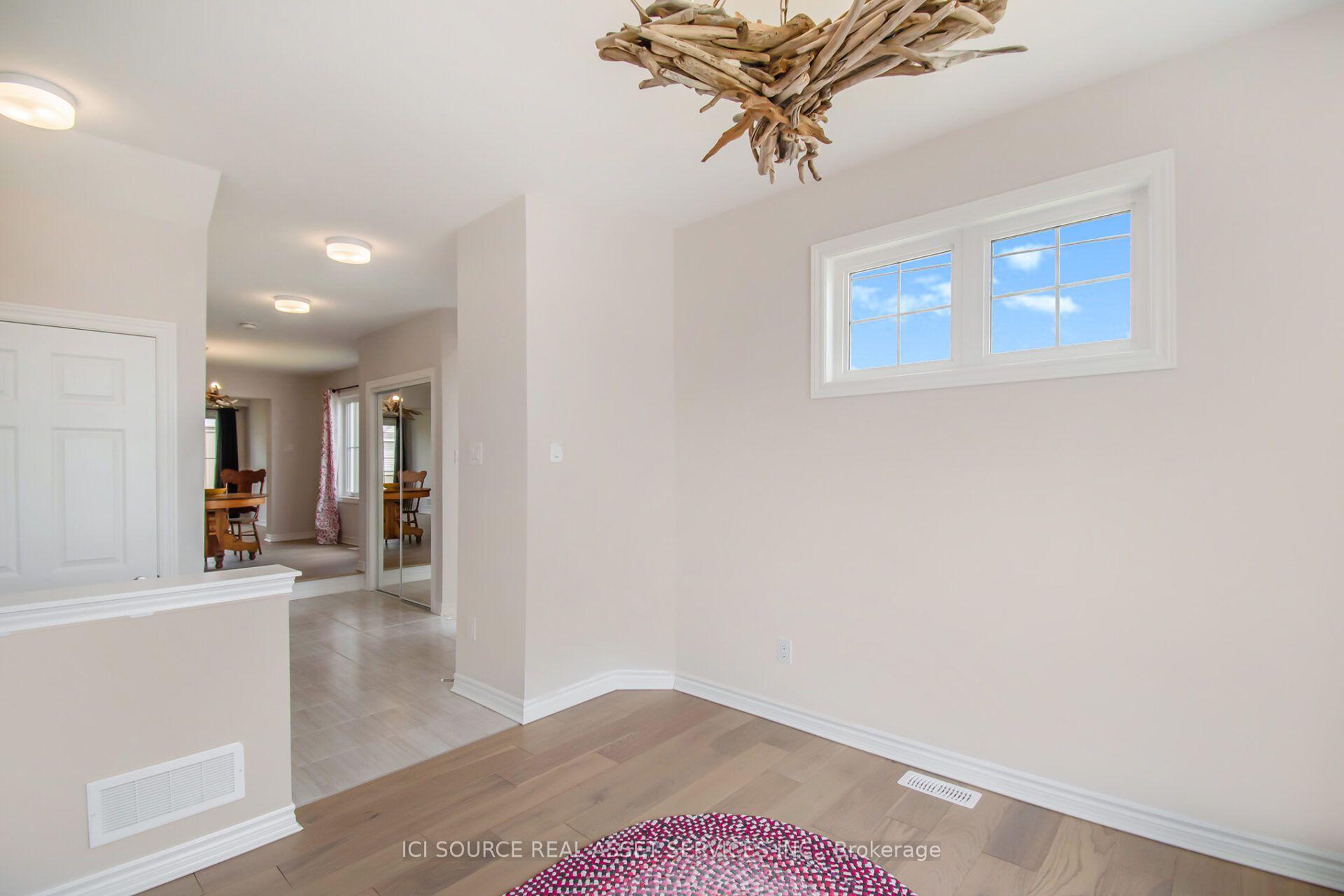 Photo 10 of 53 Mudminnow Crescent, Ottawa, Avalon West — HOMEH