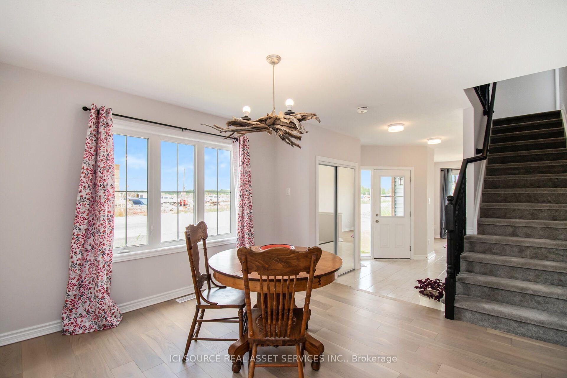 Photo 11 of 53 Mudminnow Crescent, Ottawa, Avalon West — HOMEH