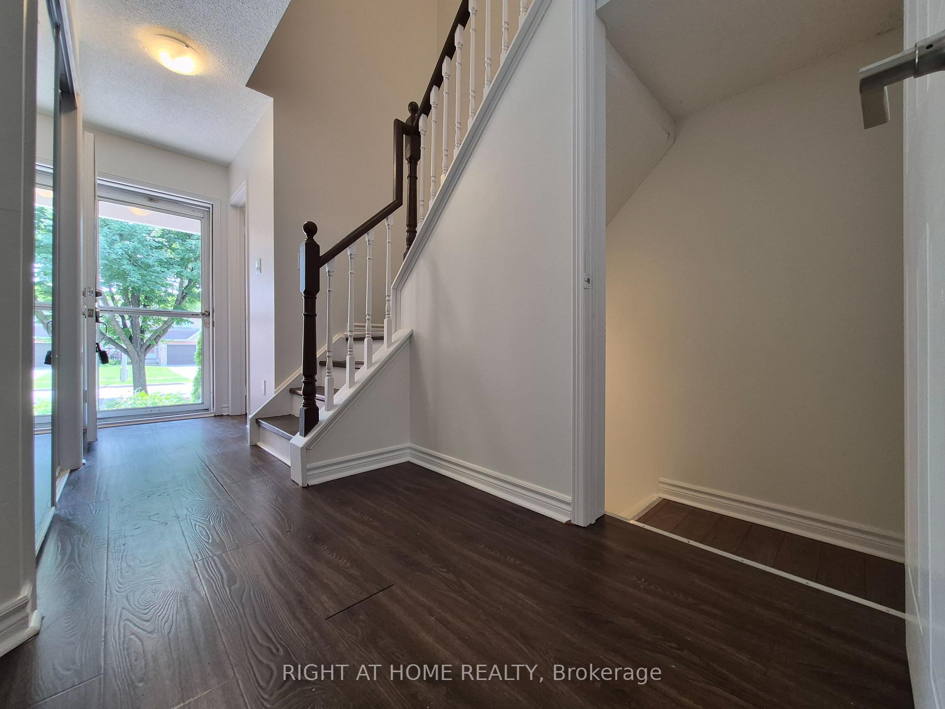 Photo 5 of 21 Mccullock Crescent, Ajax, Northwest Ajax — HOMEH