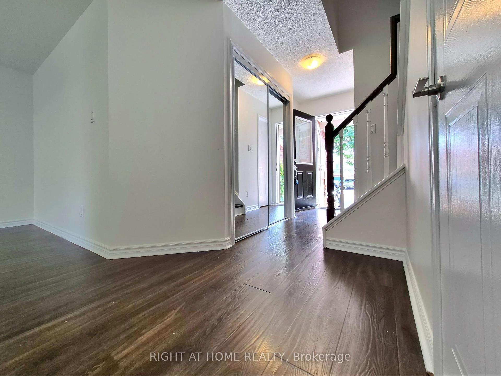 Photo 8 of 21 Mccullock Crescent, Ajax, Northwest Ajax — HOMEH
