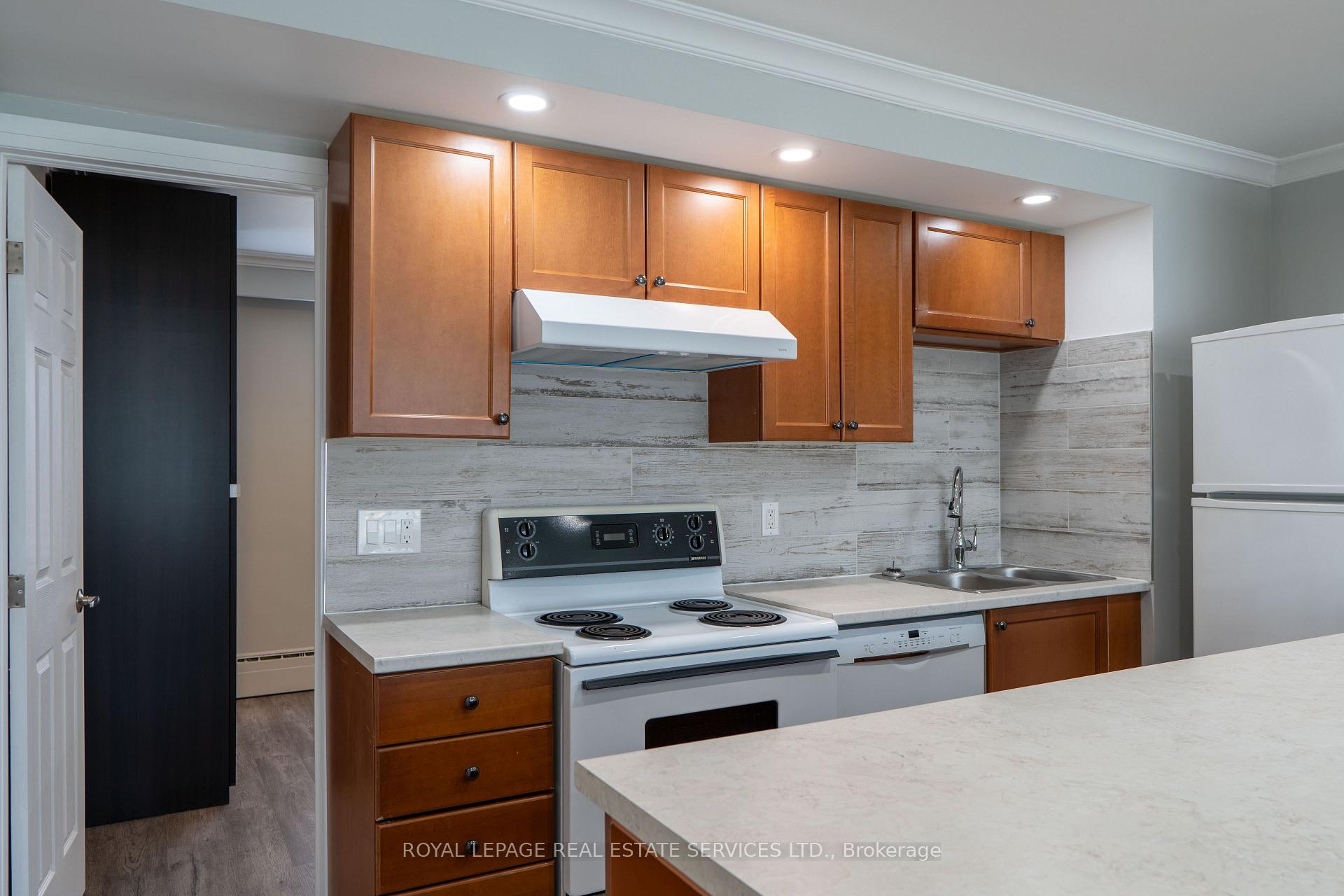 Photo 3 of Unit #2, 48A Arcadian Circle, Etobicoke, Long Branch — HOMEH