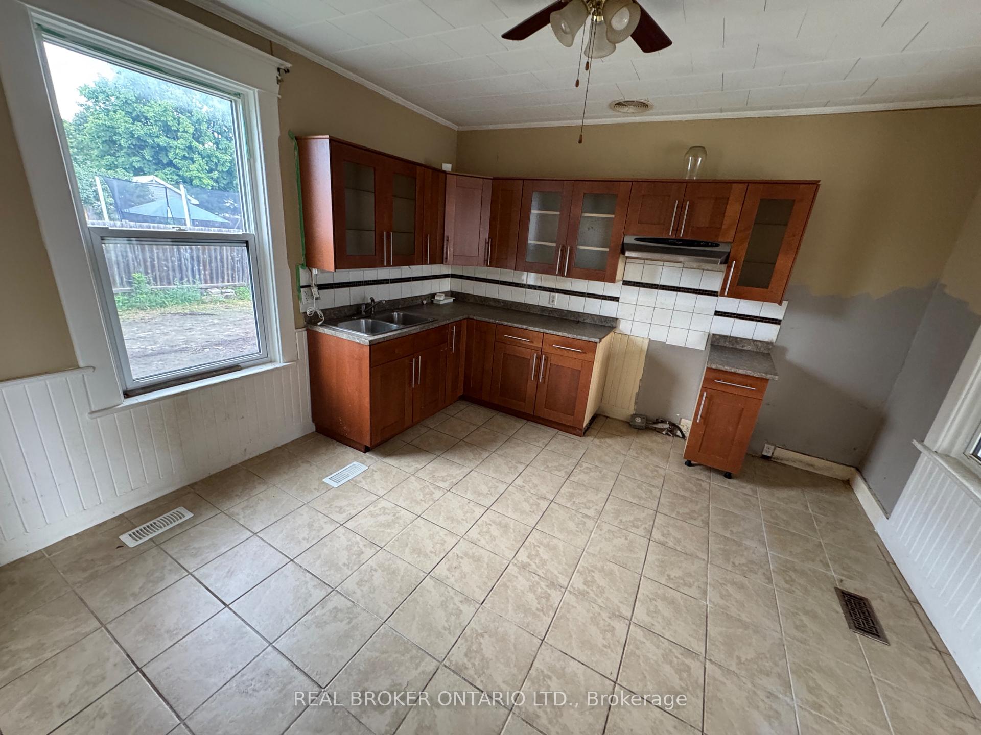 Photo 15 of 45 Alice Street, Smiths Falls, Smiths Falls — HOMEH