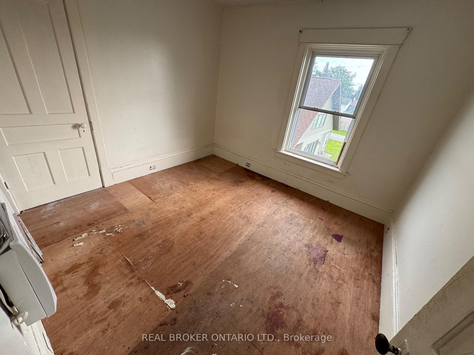 Photo 22 of 45 Alice Street, Smiths Falls, Smiths Falls — HOMEH