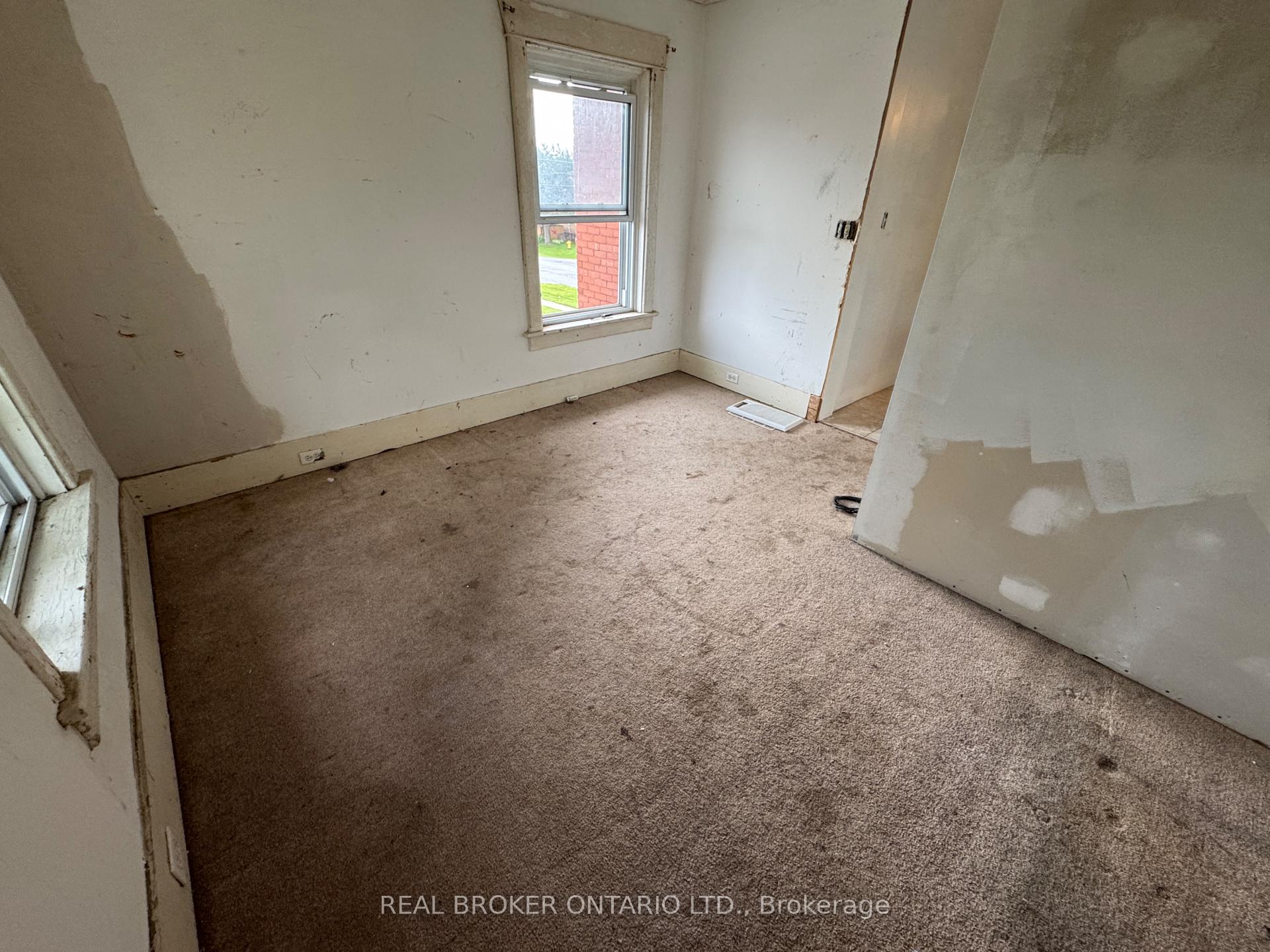 Photo 27 of 45 Alice Street, Smiths Falls, Smiths Falls — HOMEH