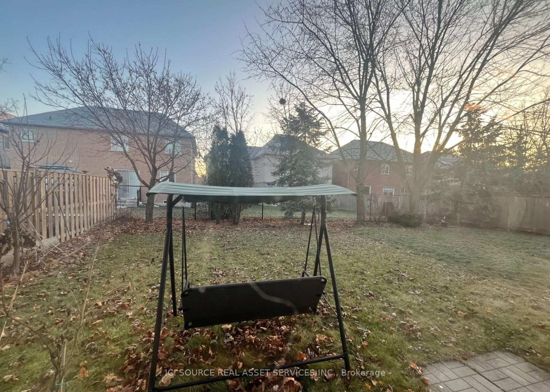 Photo 2 of 181 Norland Circle, Oshawa, Windfields — HOMEH