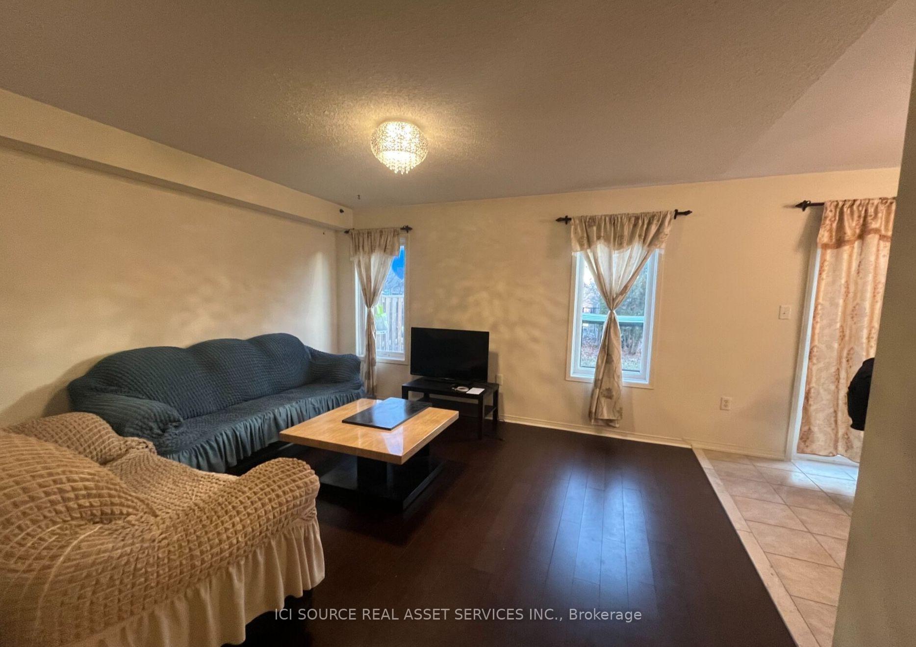 Photo 5 of 181 Norland Circle, Oshawa, Windfields — HOMEH