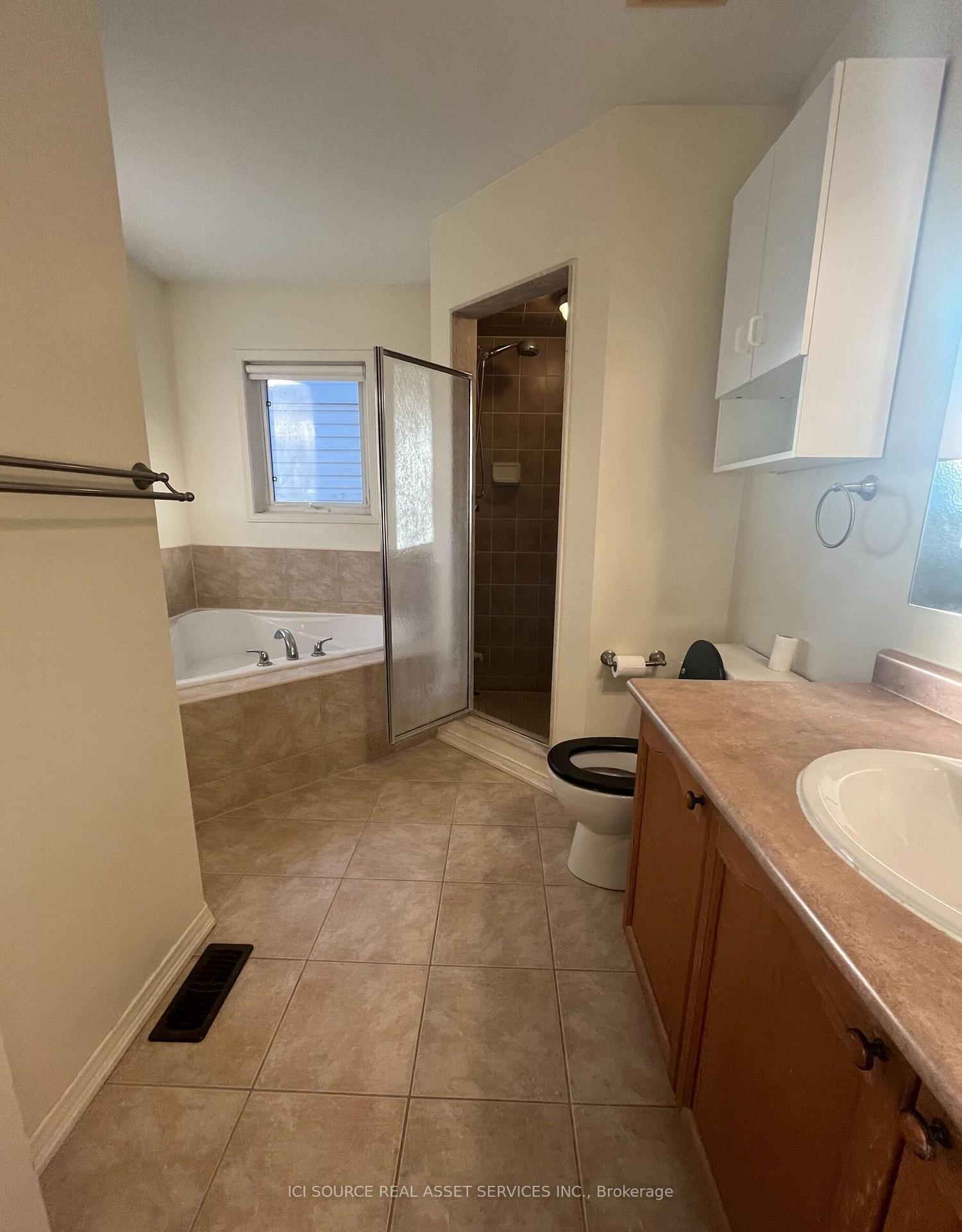 Photo 10 of 181 Norland Circle, Oshawa, Windfields — HOMEH
