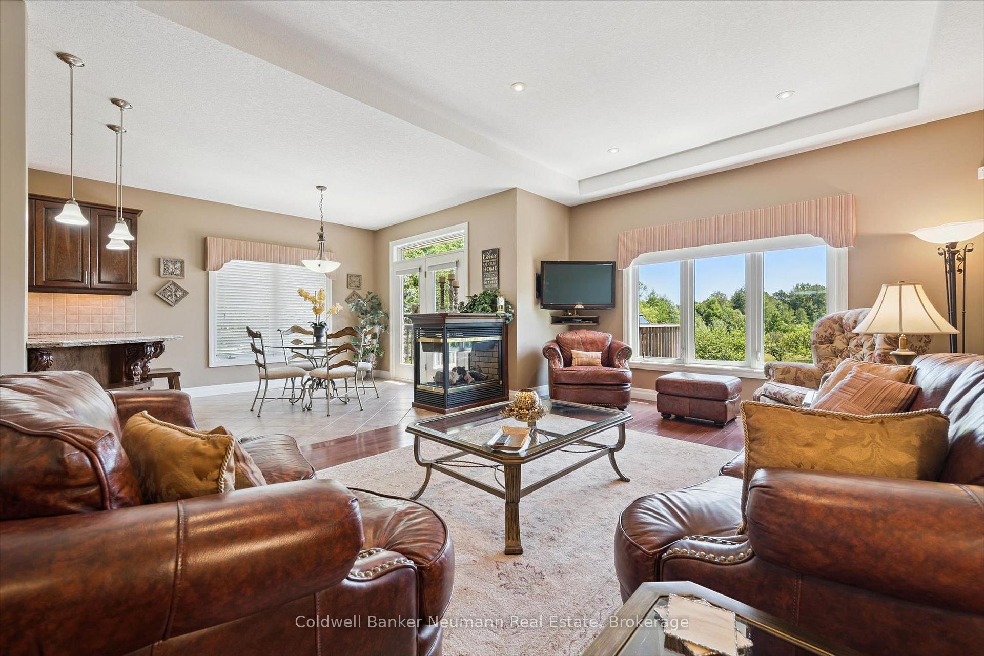 Photo 16 of 70 Bathgate Drive, Guelph, Kortright East — HOMEH