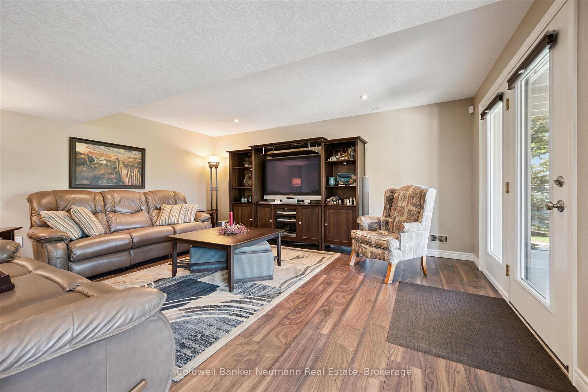 Photo 37 of 70 Bathgate Drive, Guelph, Kortright East — HOMEH