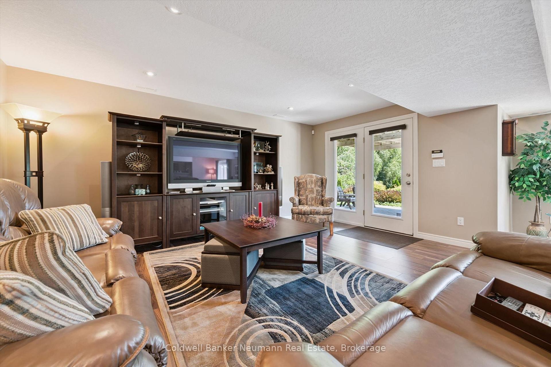 Photo 39 of 70 Bathgate Drive, Guelph, Kortright East — HOMEH