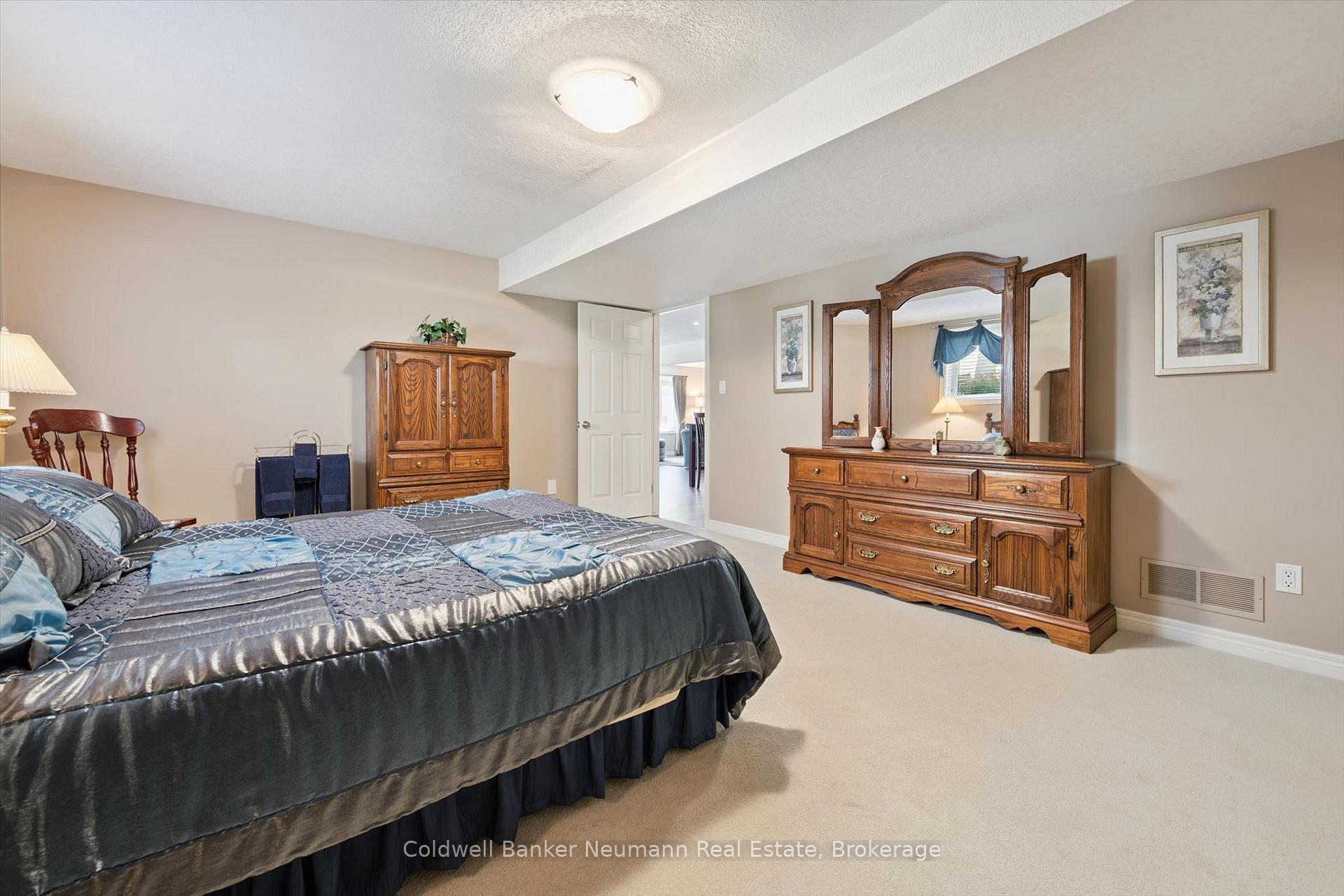 Photo 43 of 70 Bathgate Drive, Guelph, Kortright East — HOMEH