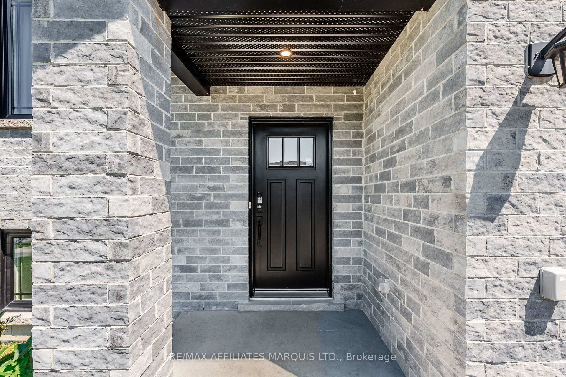Photo 4 of 2391 Watson Crescent, Cornwall, Cornwall — HOMEH