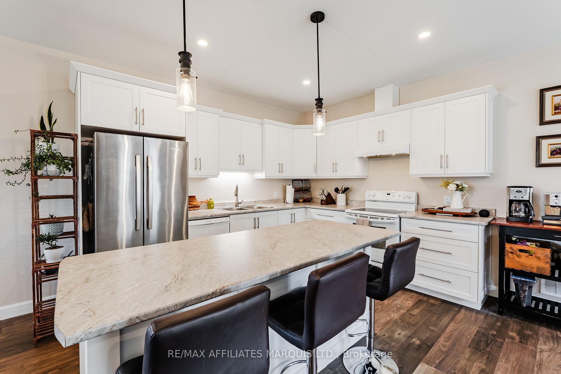 Photo 9 of 2391 Watson Crescent, Cornwall, Cornwall — HOMEH