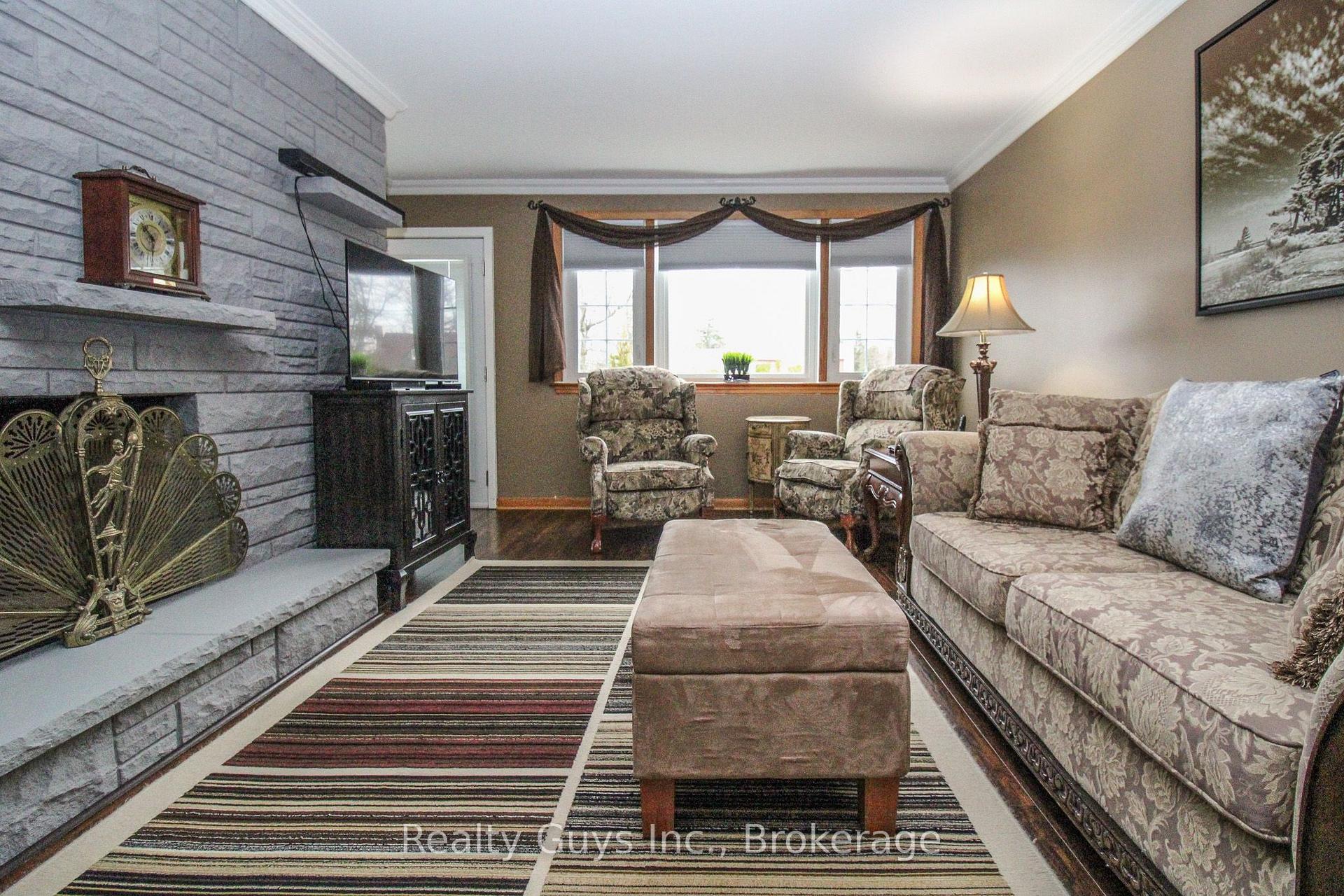 Photo 11 of 734 Crawford Place, Peterborough, Otonabee Ward 1 — HOMEH