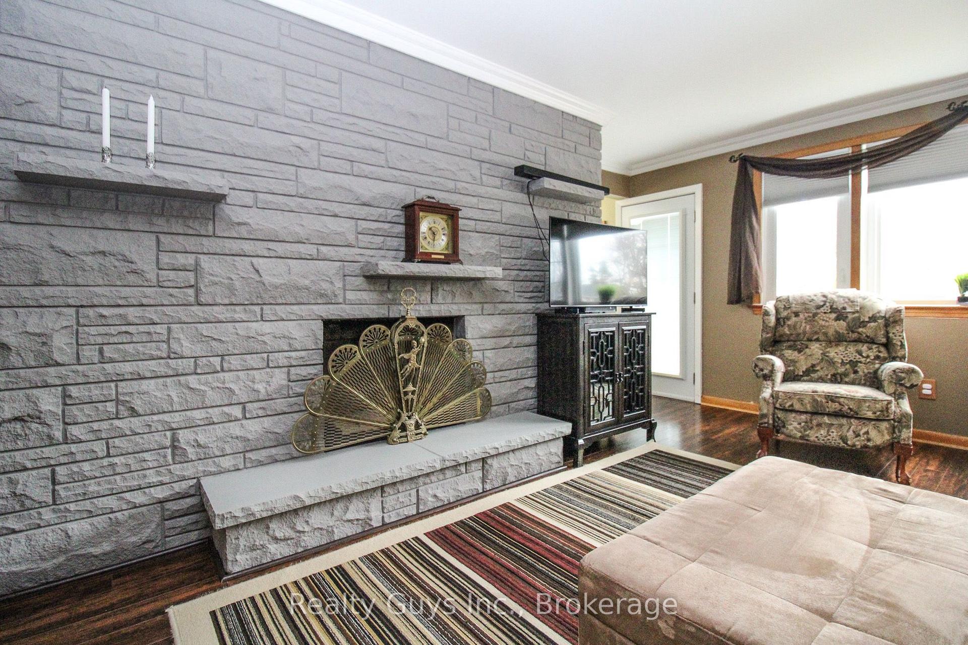 Photo 12 of 734 Crawford Place, Peterborough, Otonabee Ward 1 — HOMEH