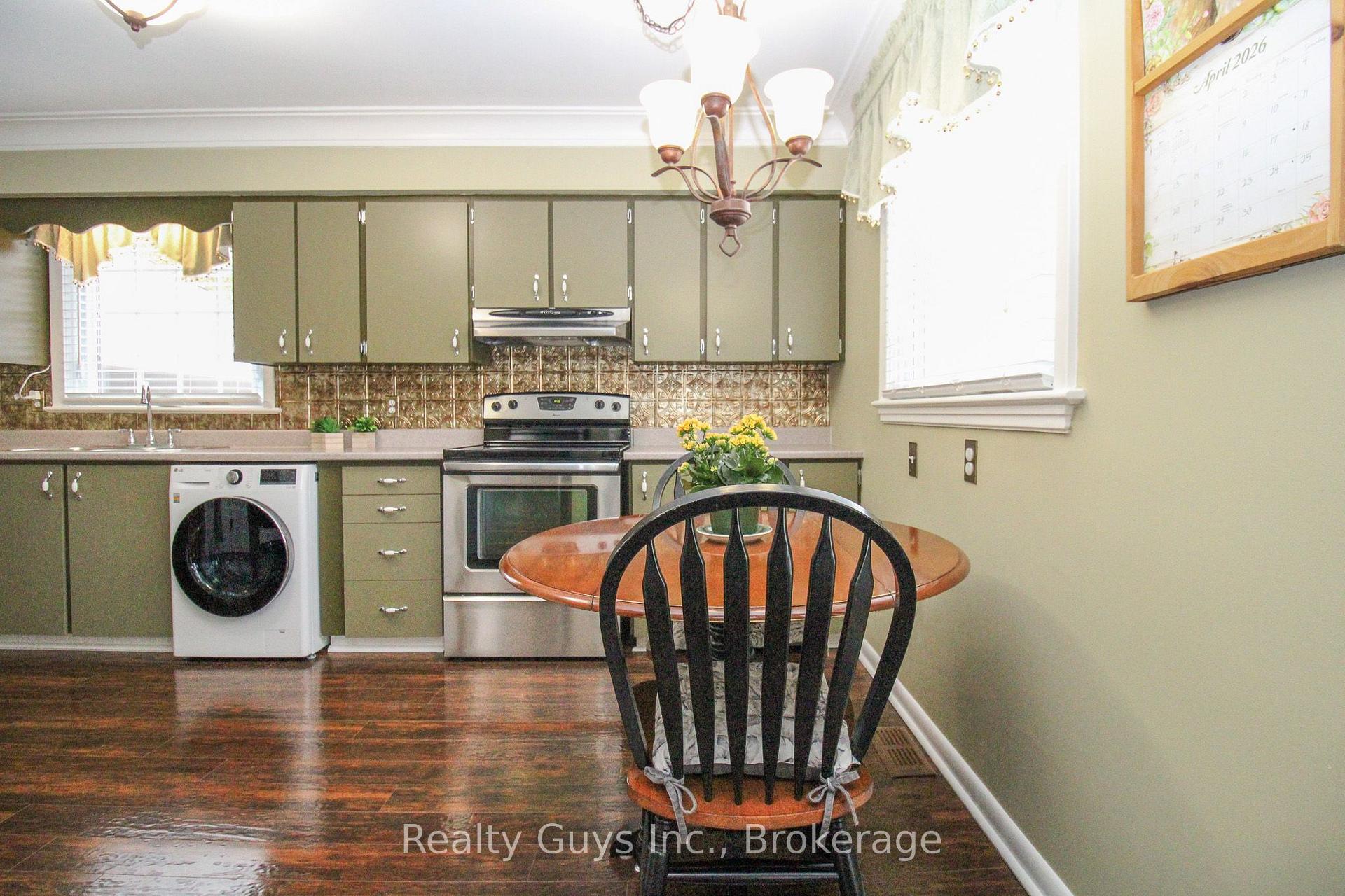 Photo 16 of 734 Crawford Place, Peterborough, Otonabee Ward 1 — HOMEH
