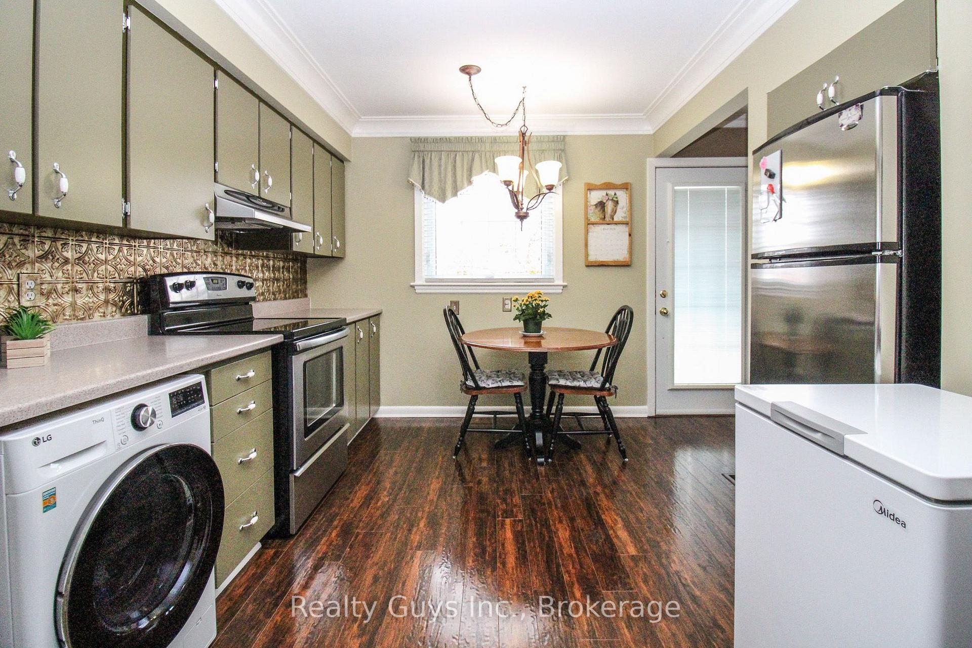 Photo 19 of 734 Crawford Place, Peterborough, Otonabee Ward 1 — HOMEH