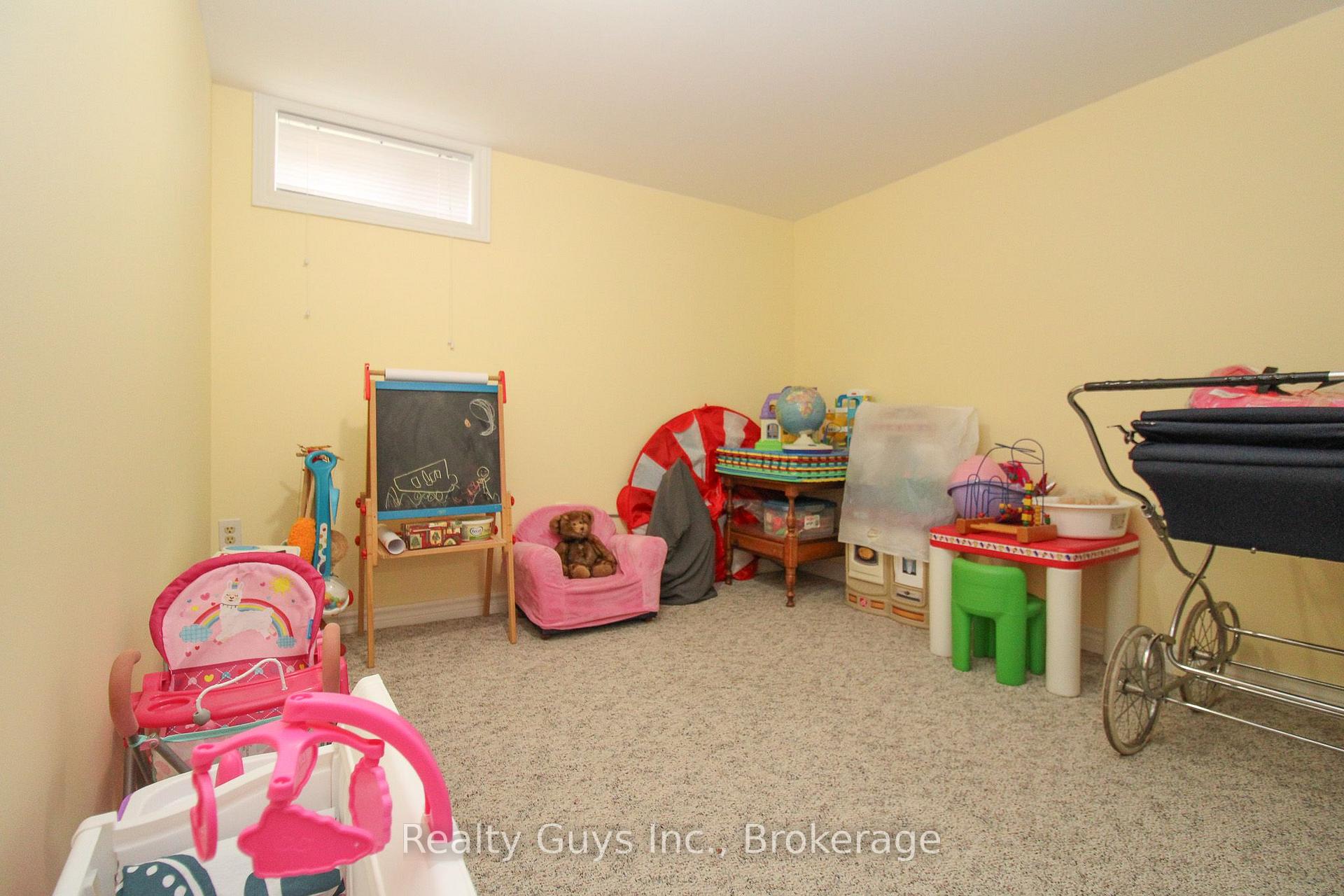 Photo 43 of 734 Crawford Place, Peterborough, Otonabee Ward 1 — HOMEH