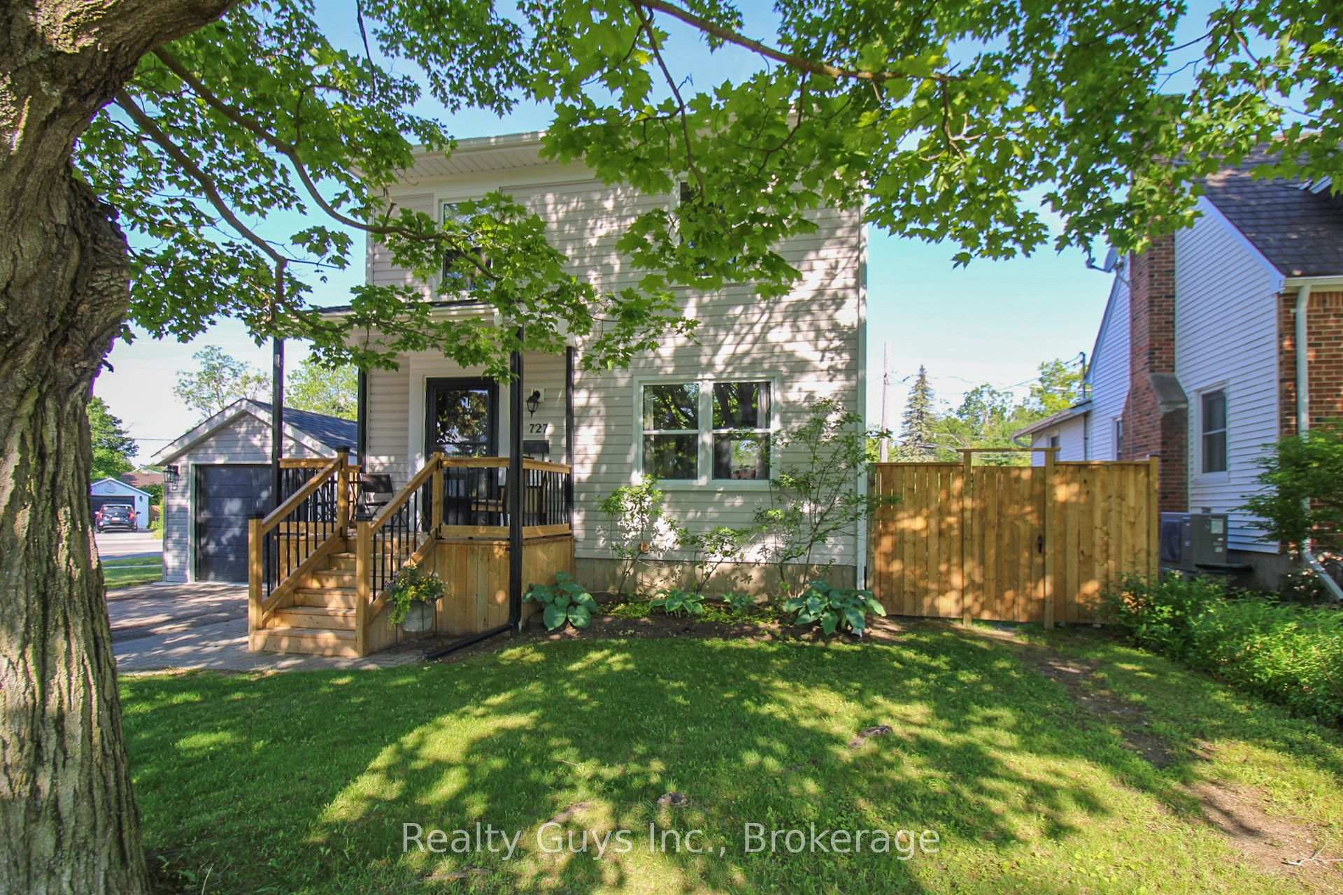 Photo 2 of 727 Chesterfield Avenue, Peterborough, Northcrest Ward 5 — HOMEH