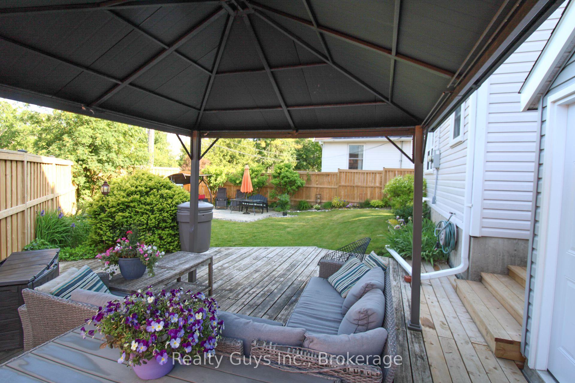 Photo 7 of 727 Chesterfield Avenue, Peterborough, Northcrest Ward 5 — HOMEH