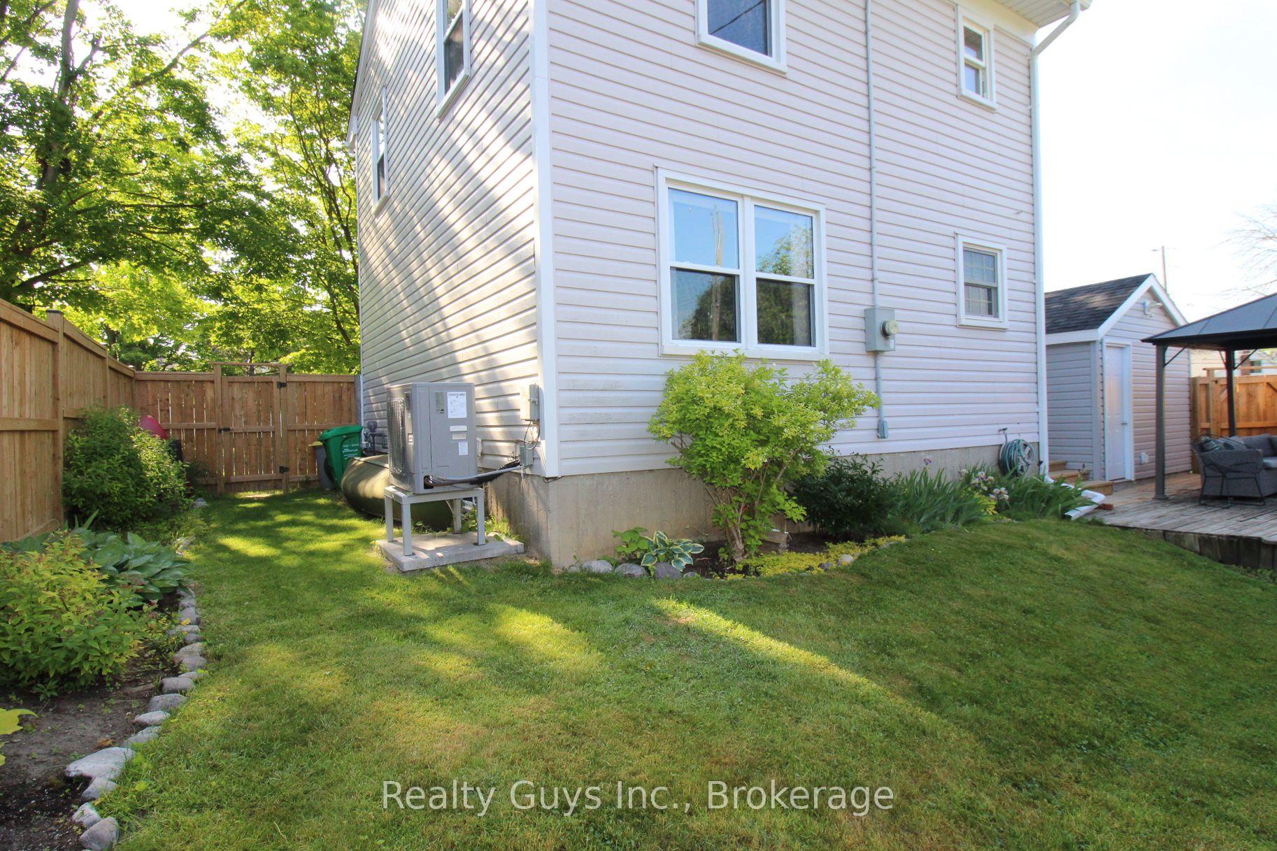 Photo 11 of 727 Chesterfield Avenue, Peterborough, Northcrest Ward 5 — HOMEH