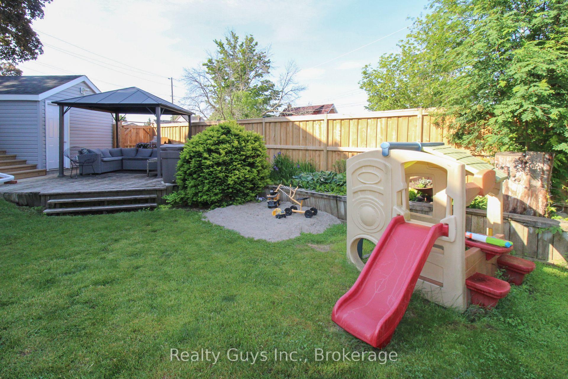 Photo 13 of 727 Chesterfield Avenue, Peterborough, Northcrest Ward 5 — HOMEH
