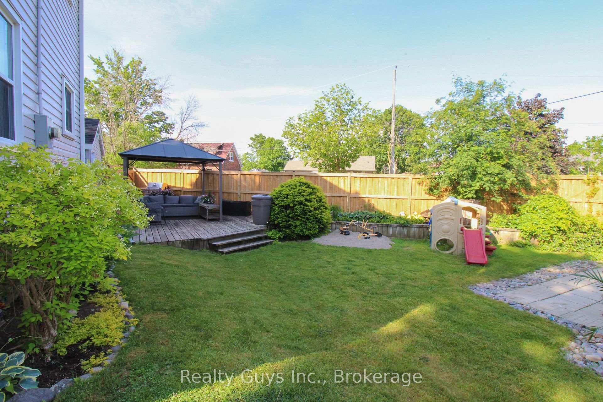 Photo 14 of 727 Chesterfield Avenue, Peterborough, Northcrest Ward 5 — HOMEH
