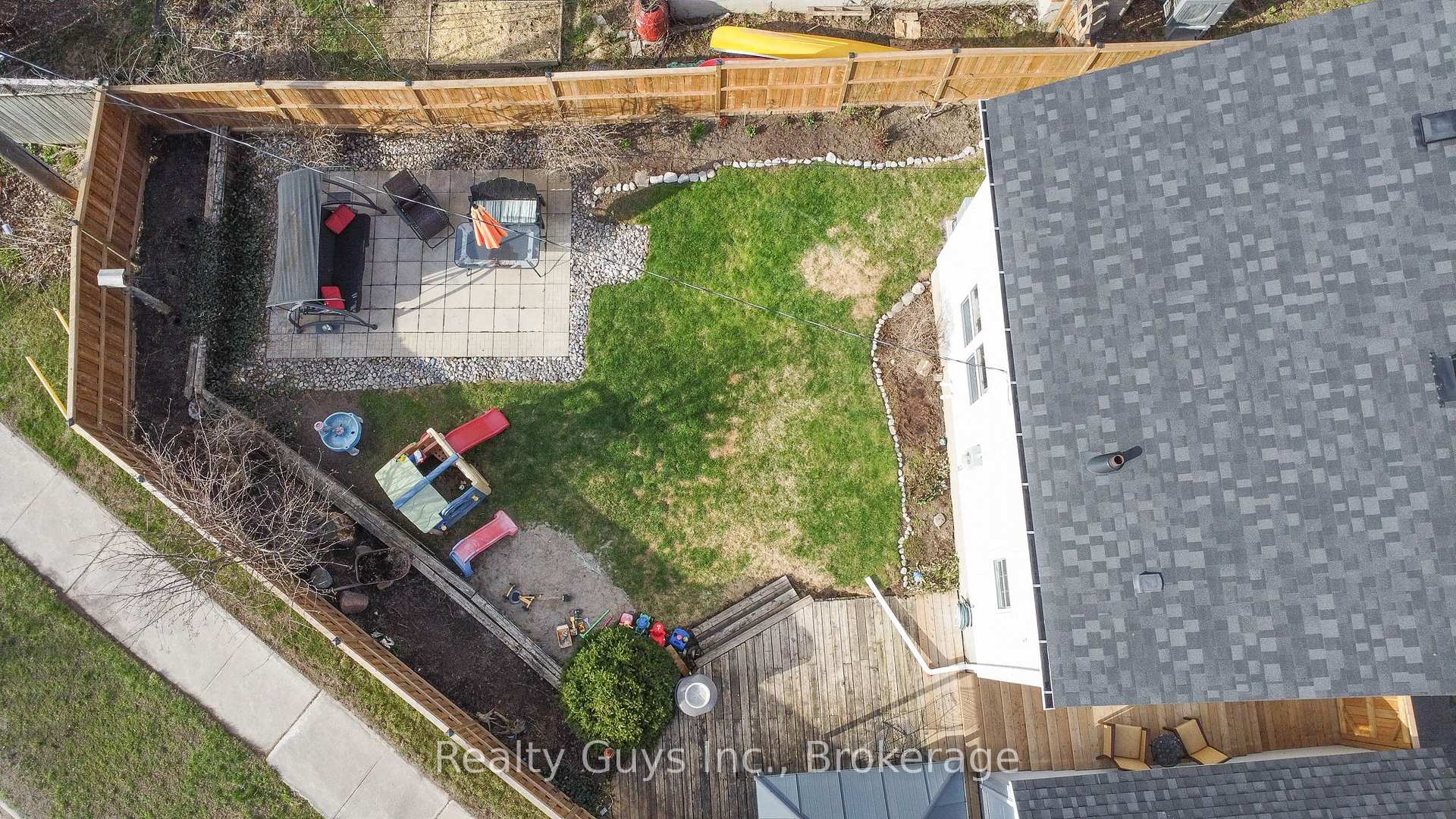 Photo 18 of 727 Chesterfield Avenue, Peterborough, Northcrest Ward 5 — HOMEH
