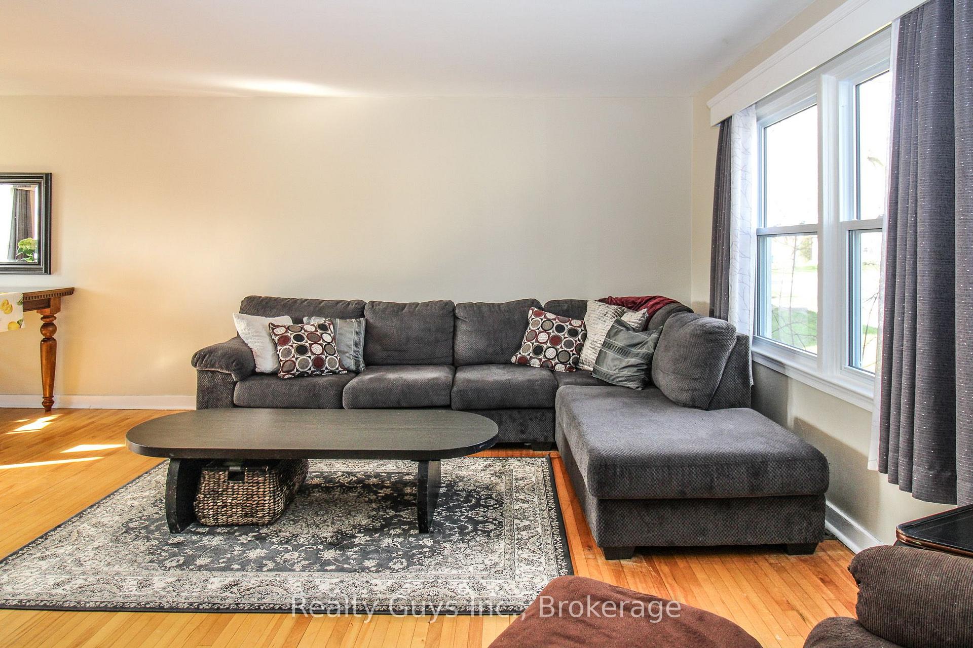 Photo 22 of 727 Chesterfield Avenue, Peterborough, Northcrest Ward 5 — HOMEH