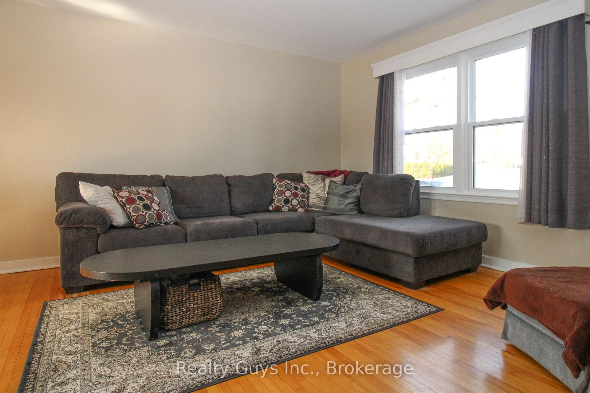 Photo 23 of 727 Chesterfield Avenue, Peterborough, Northcrest Ward 5 — HOMEH