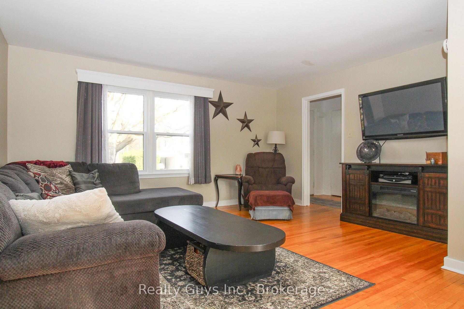 Photo 25 of 727 Chesterfield Avenue, Peterborough, Northcrest Ward 5 — HOMEH