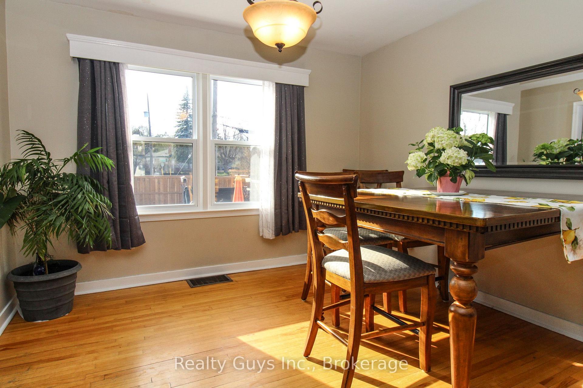 Photo 29 of 727 Chesterfield Avenue, Peterborough, Northcrest Ward 5 — HOMEH