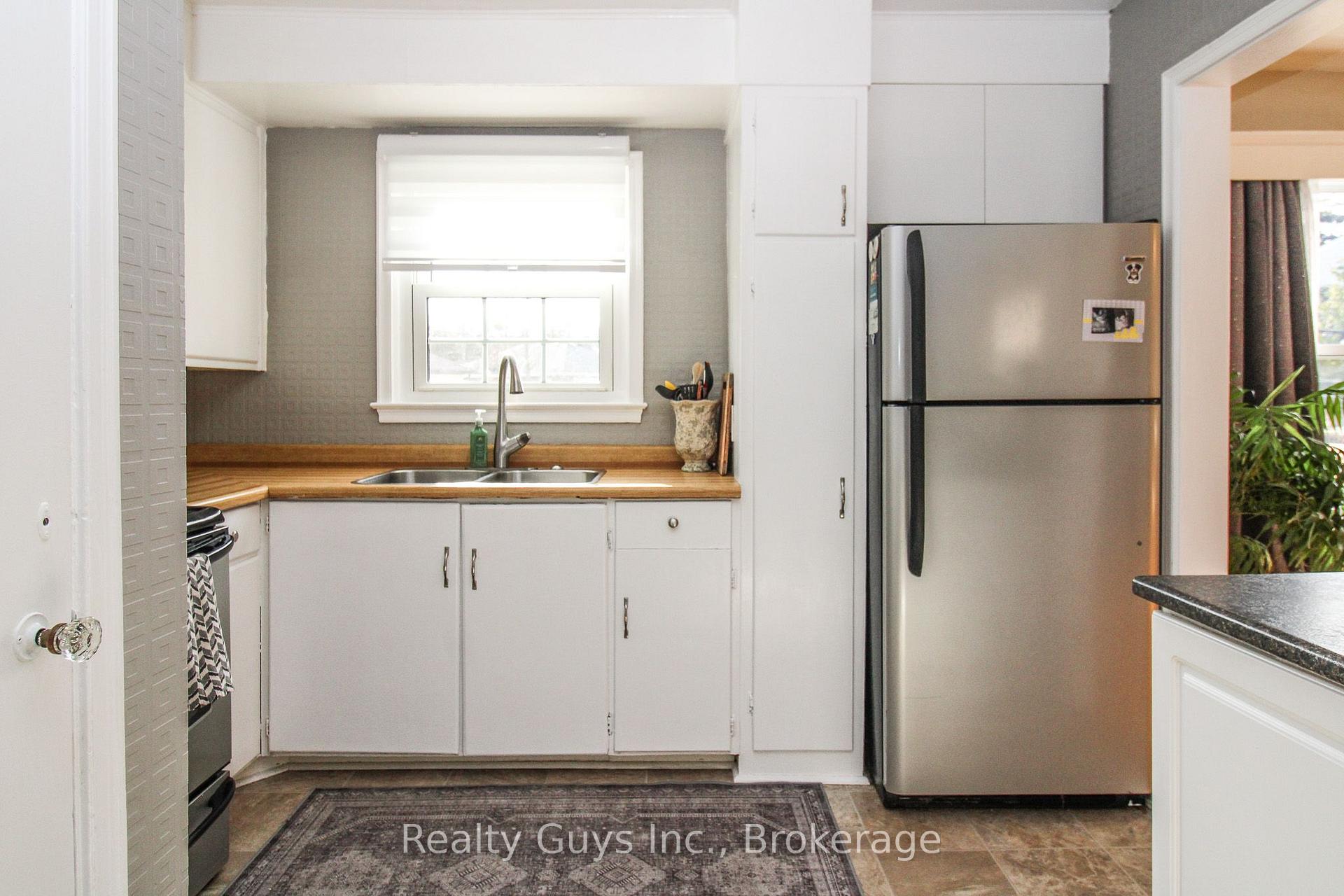 Photo 32 of 727 Chesterfield Avenue, Peterborough, Northcrest Ward 5 — HOMEH