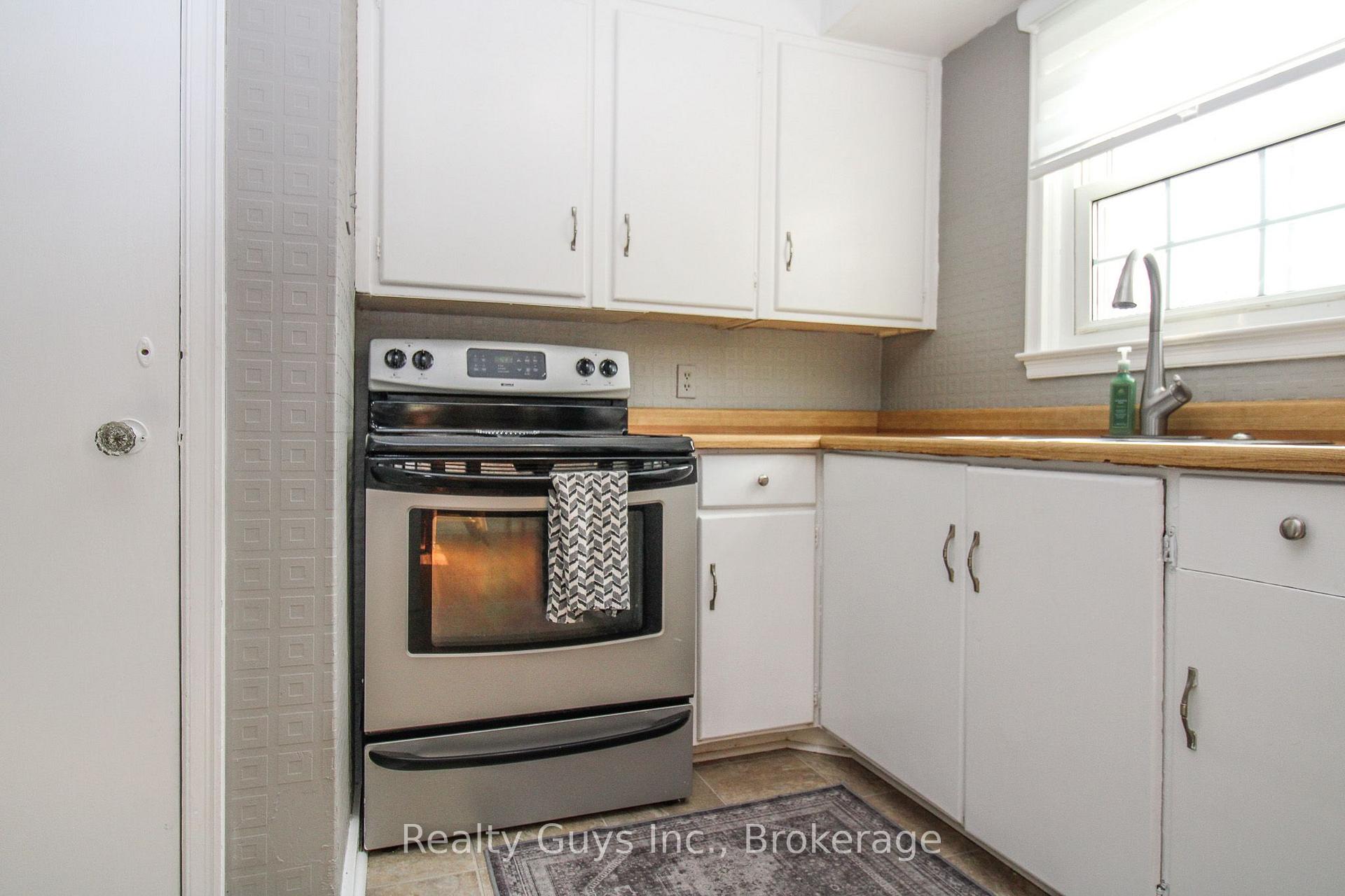 Photo 33 of 727 Chesterfield Avenue, Peterborough, Northcrest Ward 5 — HOMEH